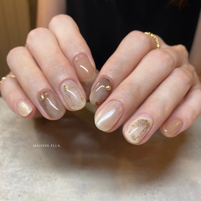 MAISON ELLA のニュアンスネイル